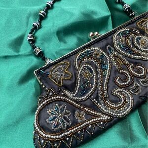 Beaded clutch